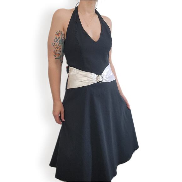 Y2K Studio 1940 Halter Formal / Semi Satin Crystal Dress 16 - Picture 1 of 8